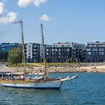 Stylish Waterfront Stay With Lounge Terrace & Sauna