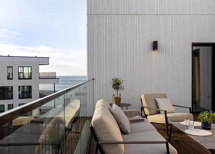 Stylish Waterfront Stay With Lounge Terrace & Sauna
