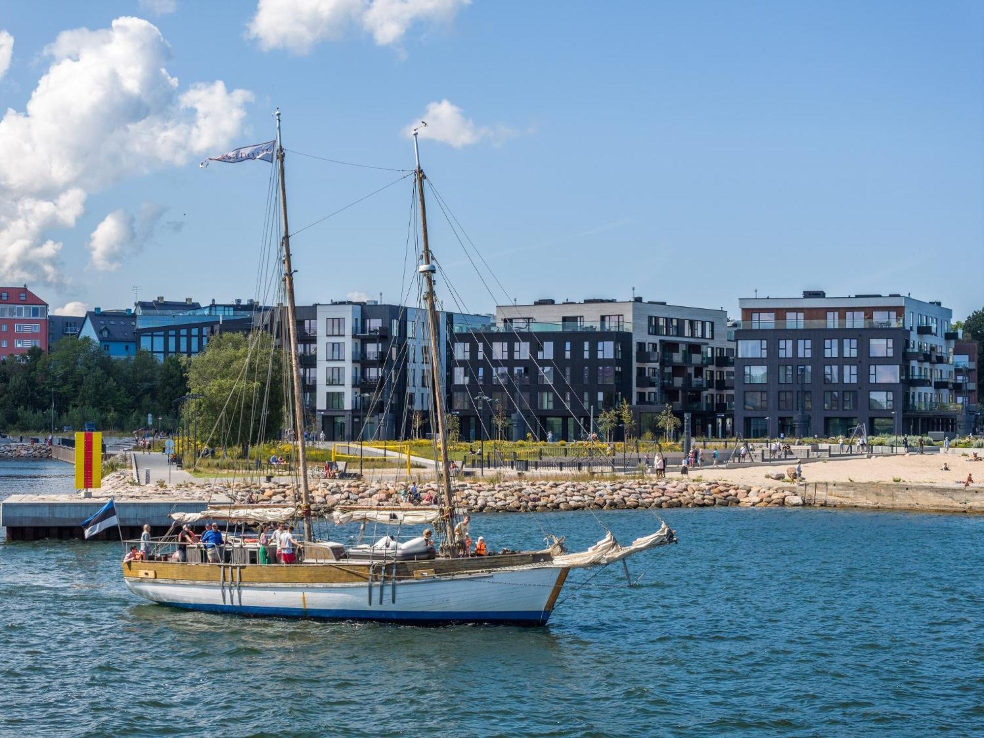 Stylish Waterfront With Lounge Terrace & Sauna Apartamento *