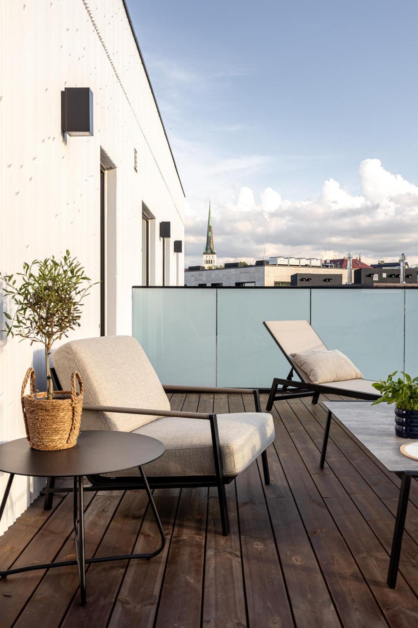 Apartment Stylish Waterfront With Lounge Terrace & Sauna
